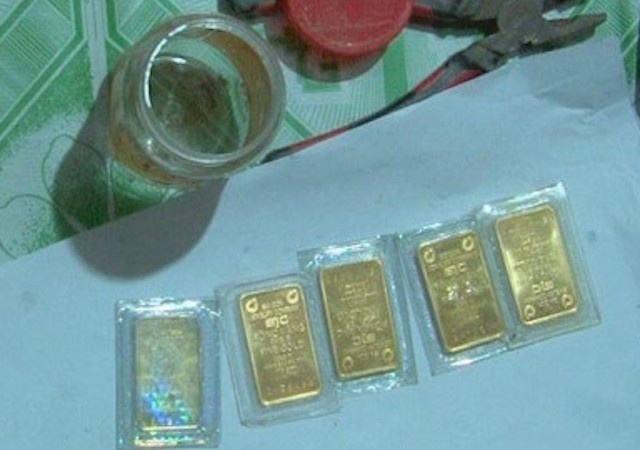 Chu nha len TP.HCM choi, trom dot nhap lay vang, kim cuong hinh anh