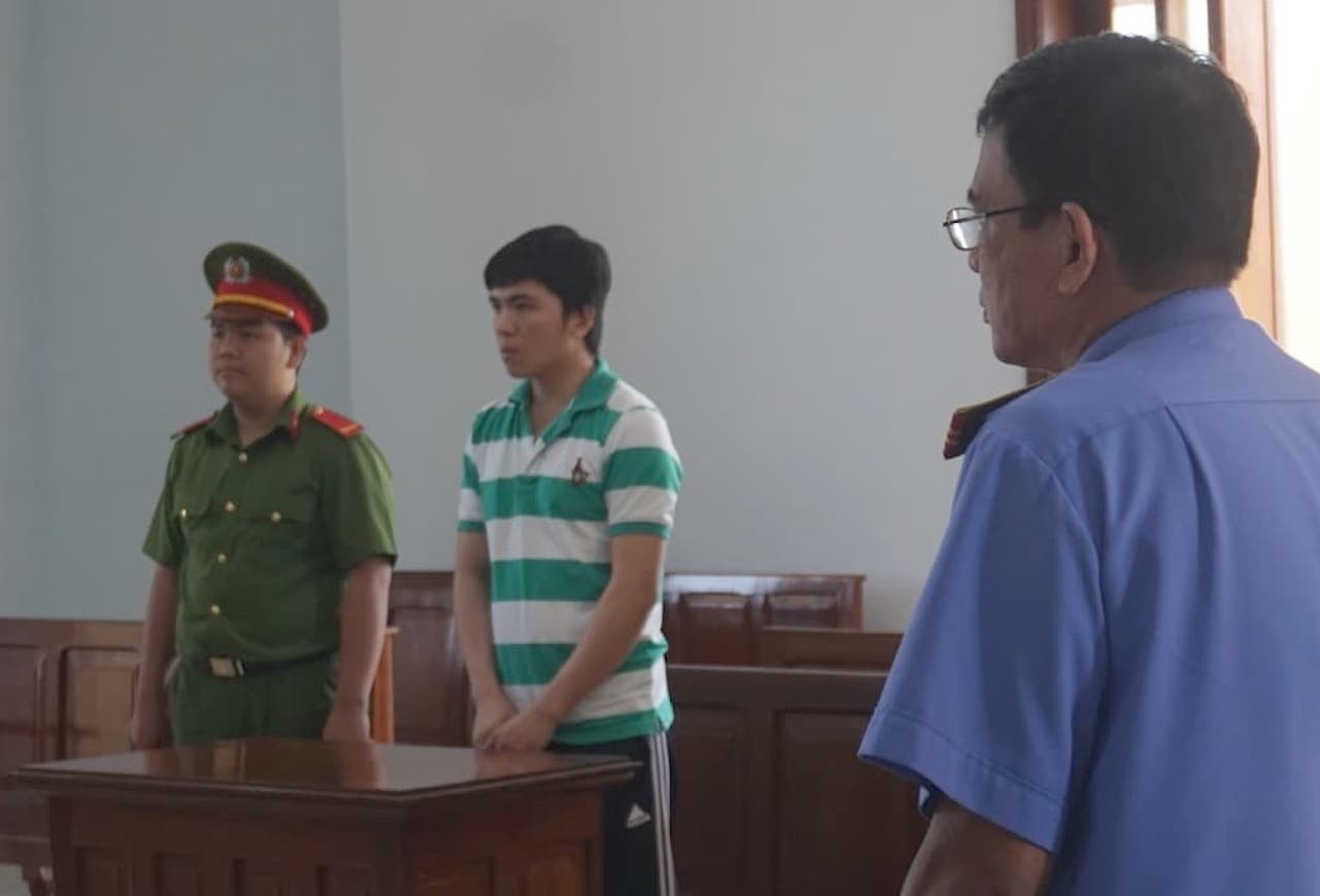 3 lan yeu be gai linh 14 nam tu anh 1