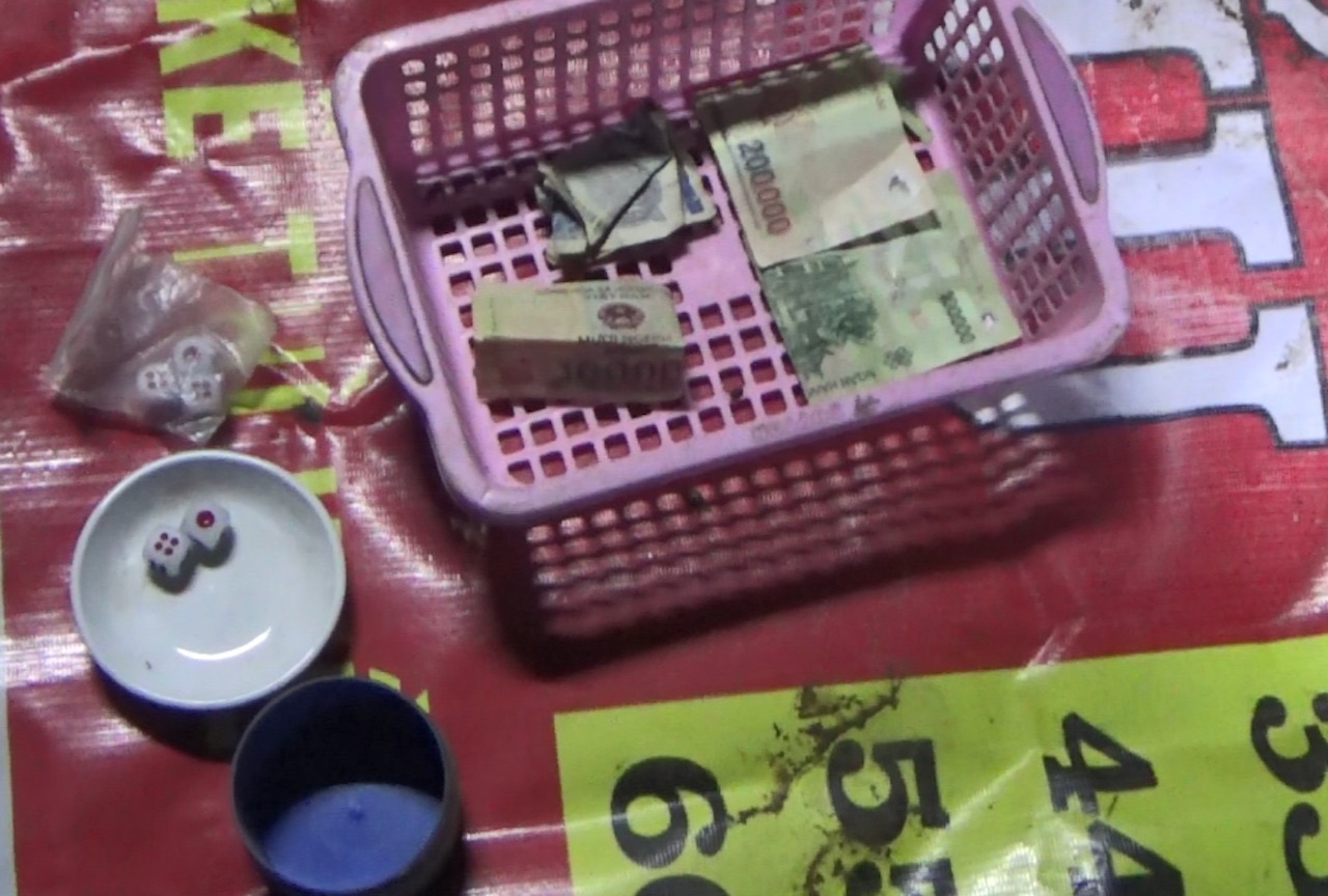 Dot kich song tai xiu, canh sat tam giu 26 nguoi hinh anh