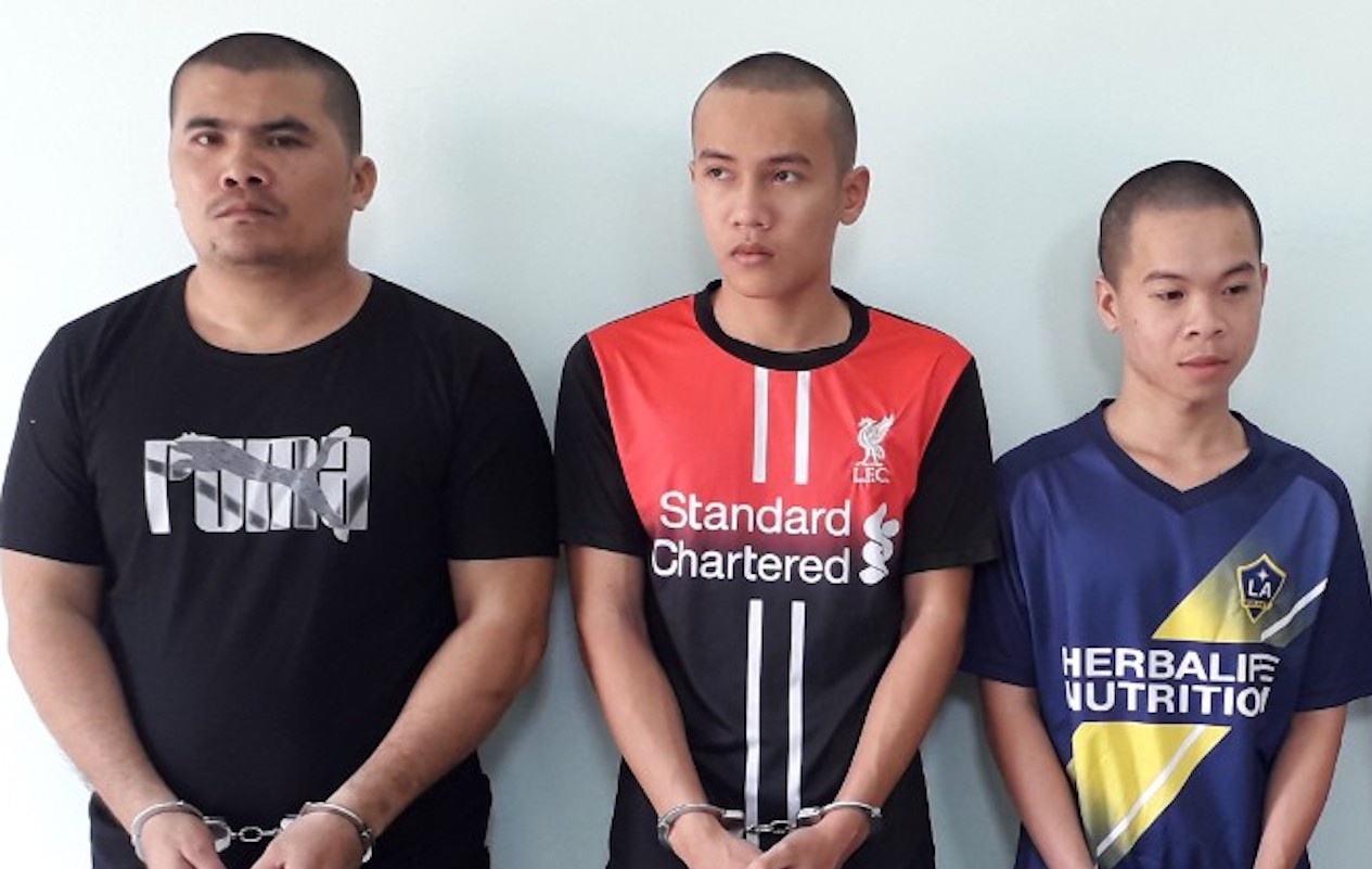 Nhom thanh nien cam ma tau cuop 15 con ga luc rang sang hinh anh