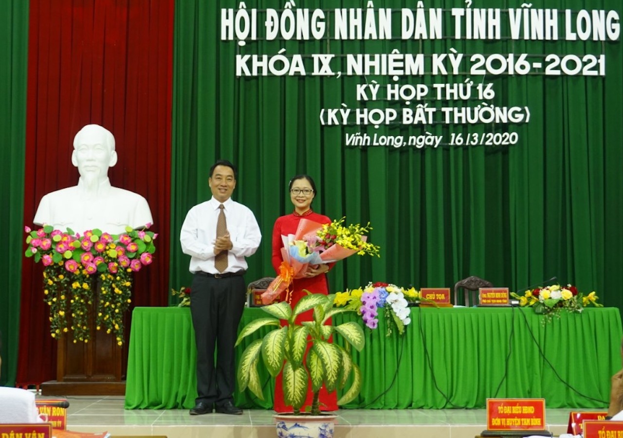Nu Pho Chu tich UBND tinh Vinh Long anh 1