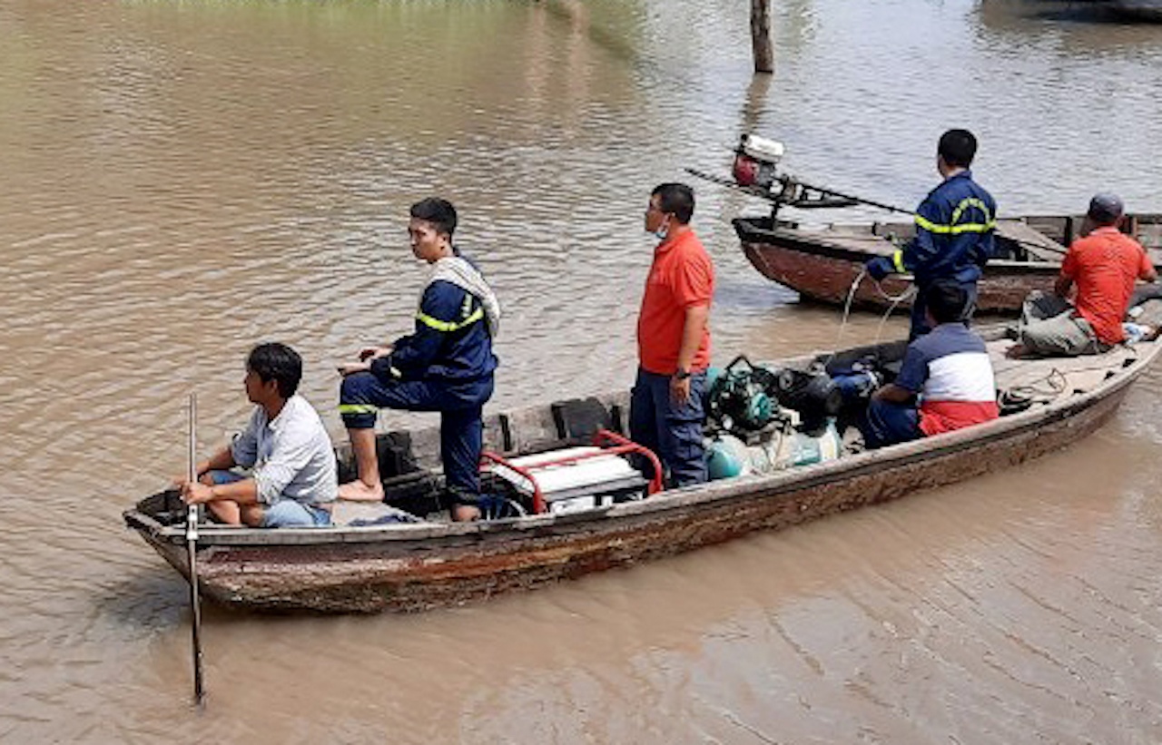 Tim thay thi the 2 hoc sinh tieu hoc o Long Xuyen hinh anh