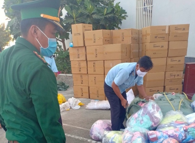 Xuat lau 250.000 khau trang sang Campuchia anh 1