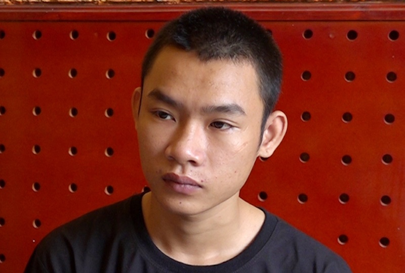 Khoi to ke chem thuong uy canh sat hinh anh