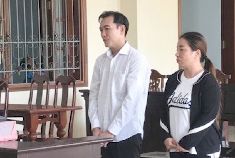 Gia nu tiep vien lua 500 trieu dong anh 1