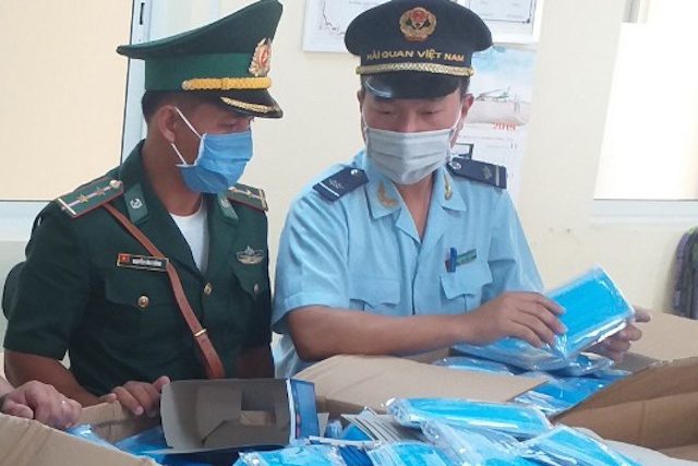 Vinh Long phat chu quay thuoc nang gia khau trang y te hinh anh