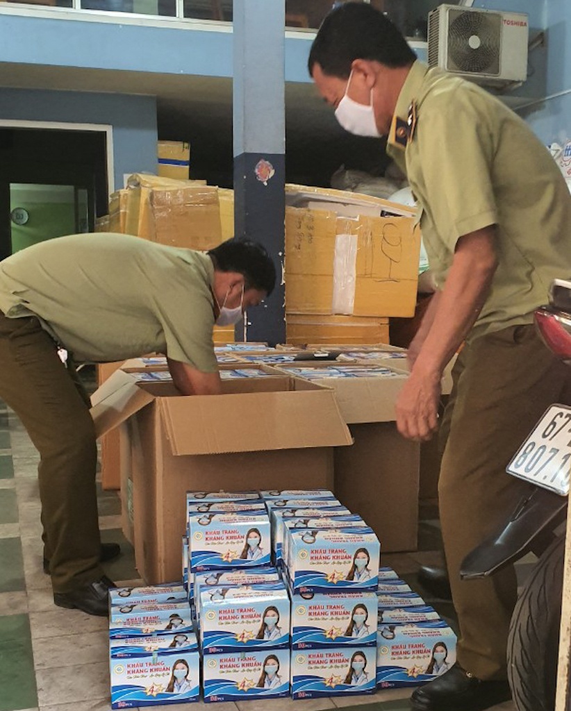 Bat giu lo hang 72.500 khau trang y te anh 1
