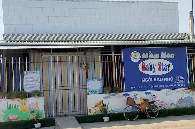 Bao mau giu tre khong biet be trai 3 tuoi bi gay chan hinh anh