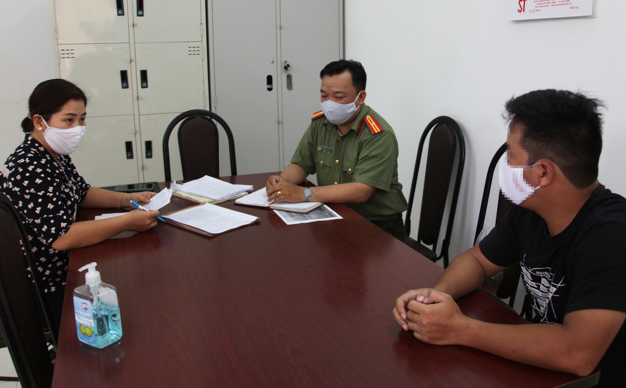 Nam thanh niên bị phạt tiền vì bình luận xúc phạm lãnh đạo ảnh 1 Nam thanh nien bi phat tien vi binh luan xuc pham lanh dao anh 1