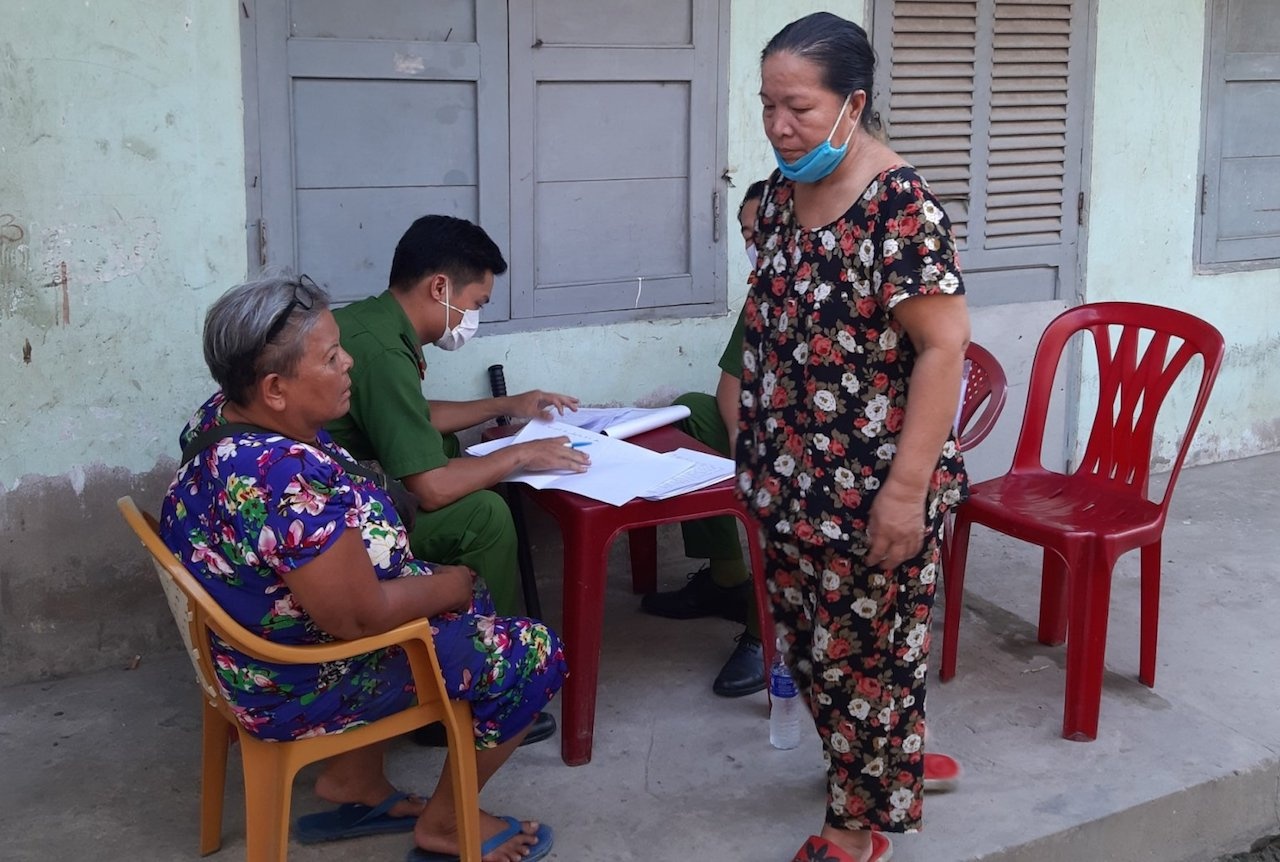 Co gai nho ban trai danh nguoi dan den an mang bi tam giu hinh anh