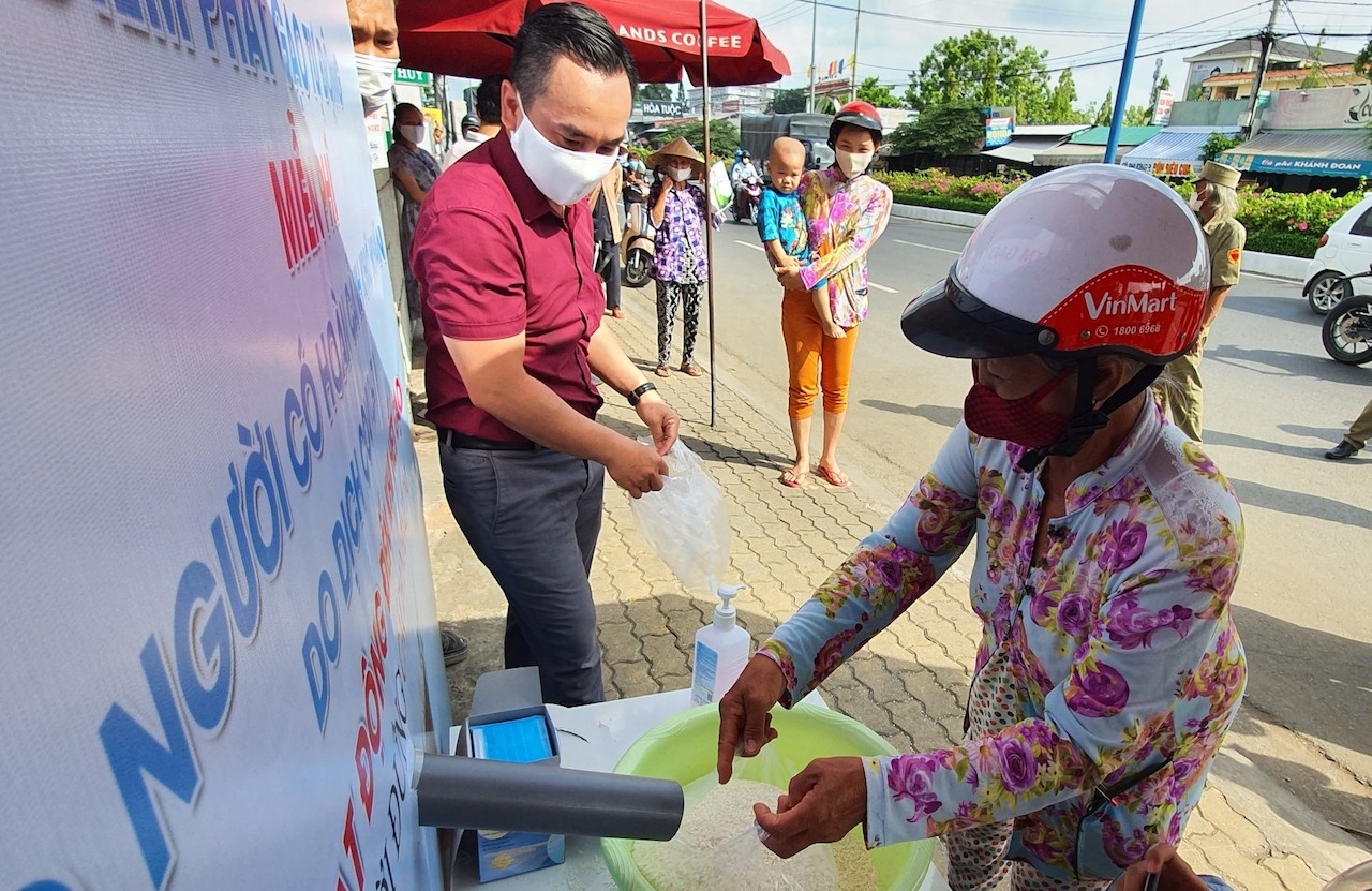 ‘ATM gao’ ho tro nguoi ngheo o Can Tho hinh anh