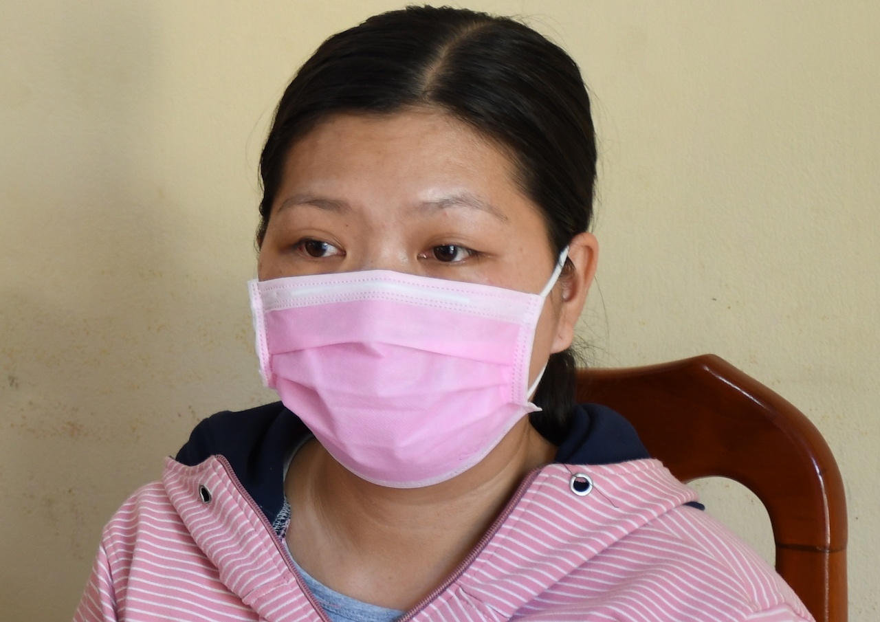 Nu ke toan chiem doat gan 2 ty cua chu hinh anh