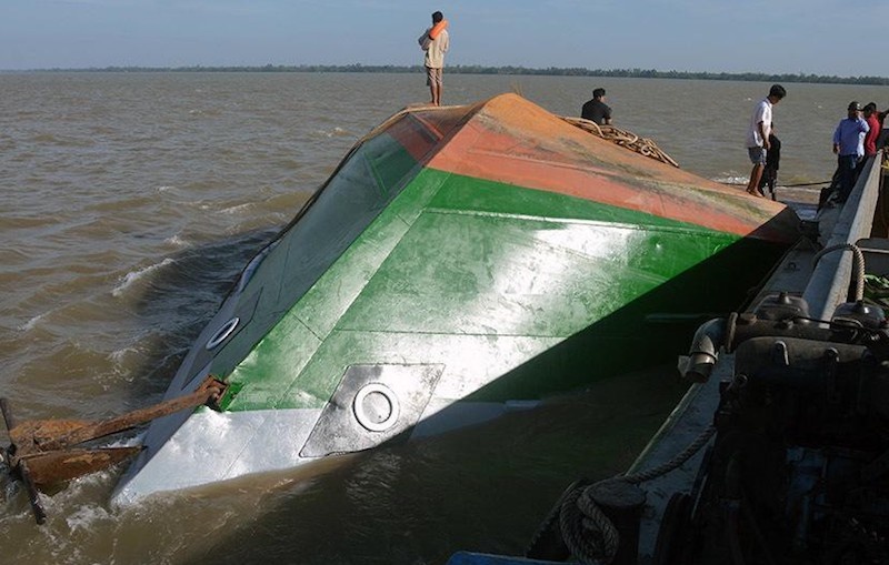 Sa lan 500 tan chim tren song Tien hinh anh