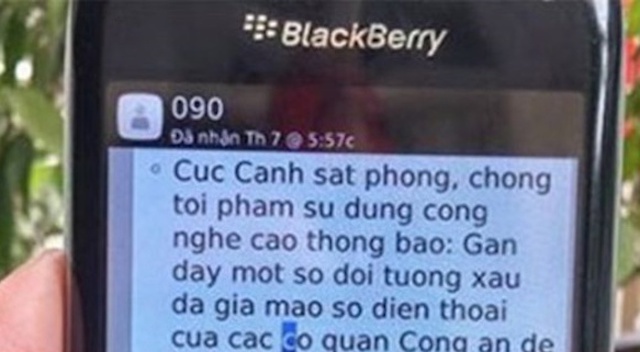 Nu can bo mat 76 trieu dong trong tai khoan vi bi doa 'rua tien' hinh anh