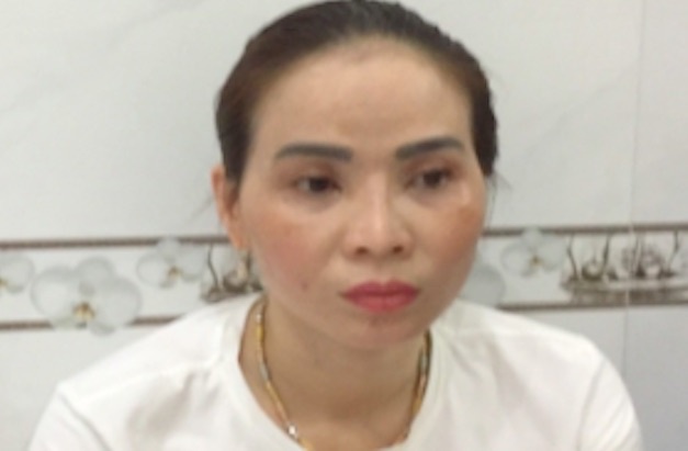 Nguoi phu nu bi bat khi giao 2 kg ma tuy cho doi tinh nhan hinh anh