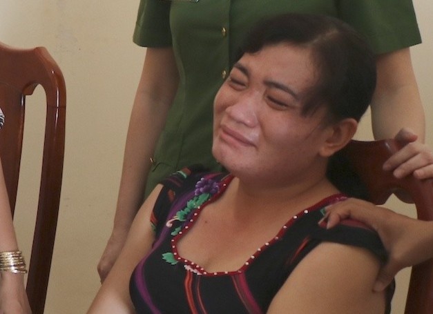 Chu hui bat khoc khi bi khoi to hinh anh