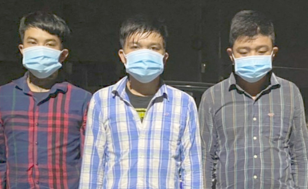 Chem chet nguoi khi tra thu cho ban gai hinh anh