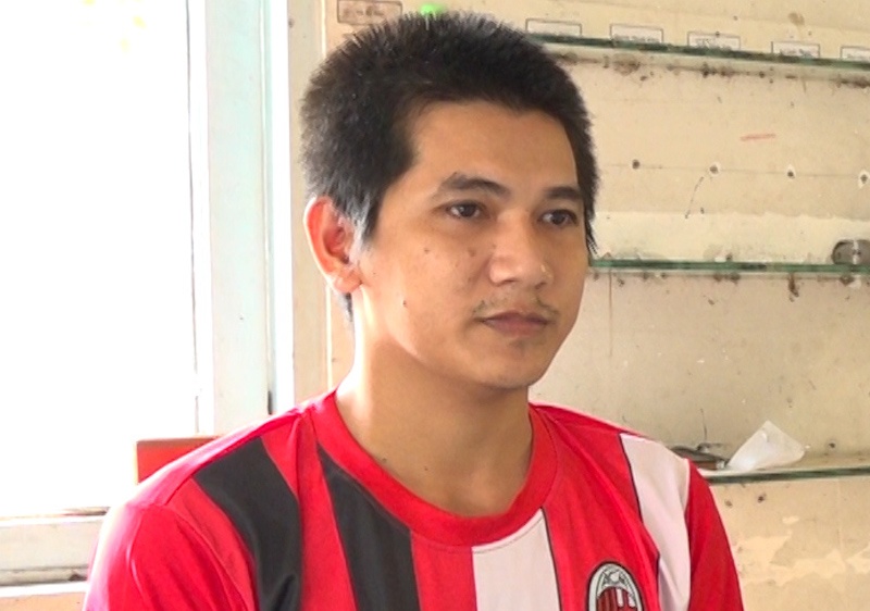 Bat giam ke cuong doat tai san cua khach di le hinh anh