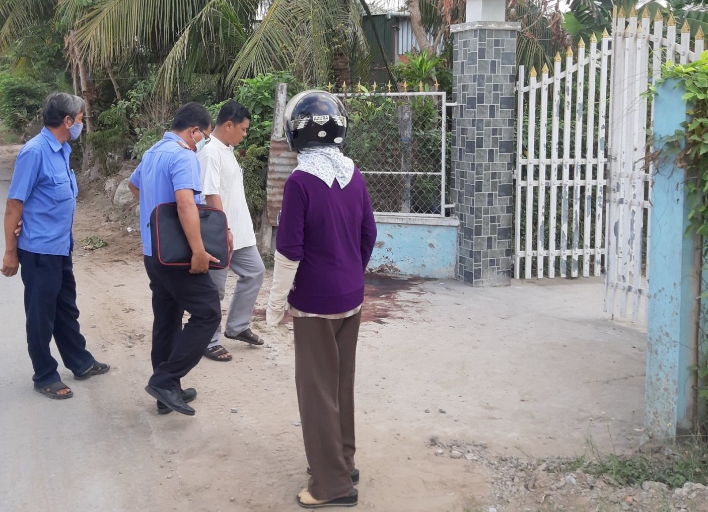 Nhom thanh nien chem nguoi tu vong anh 1