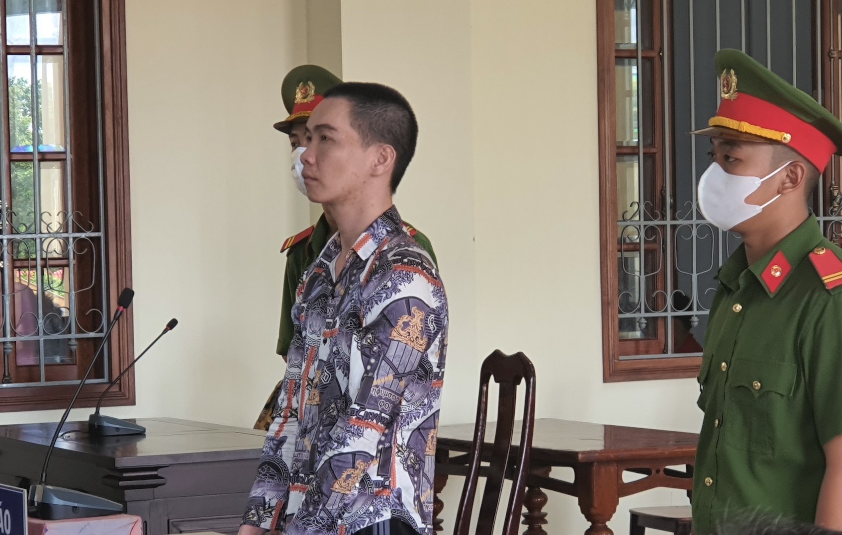 Mang an 18 nam tu sau khi thach thuc danh nhau hinh anh