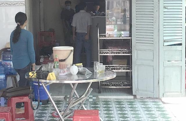 Xang ben lua trong bep an, hai cha con tu vong hinh anh