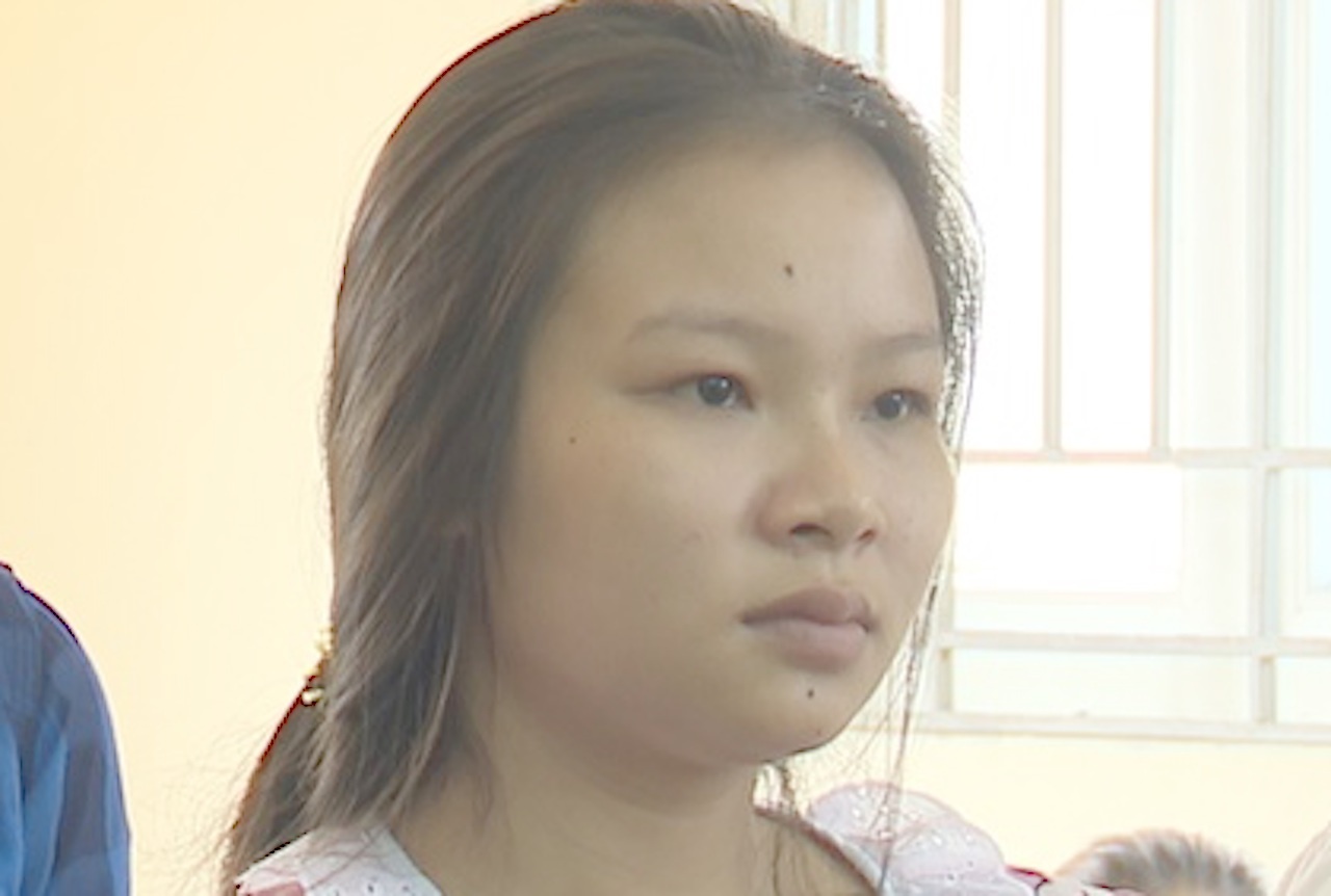 Co gai 20 tuoi cam dau nhom ban ma tuy hinh anh