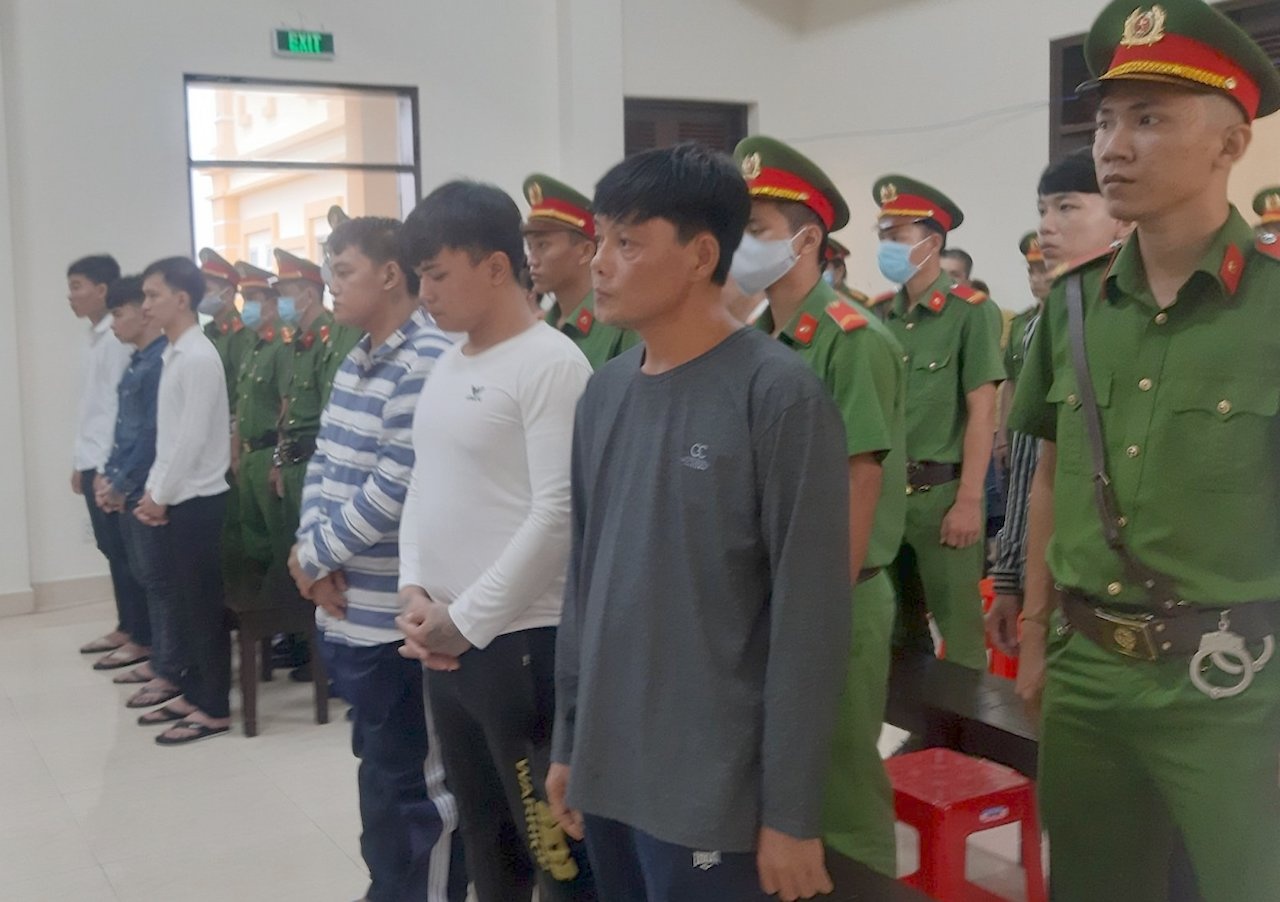 Cha con Tan 'Mop' hau toa sau vu no sung tai tiem cam do Le Thuy hinh anh