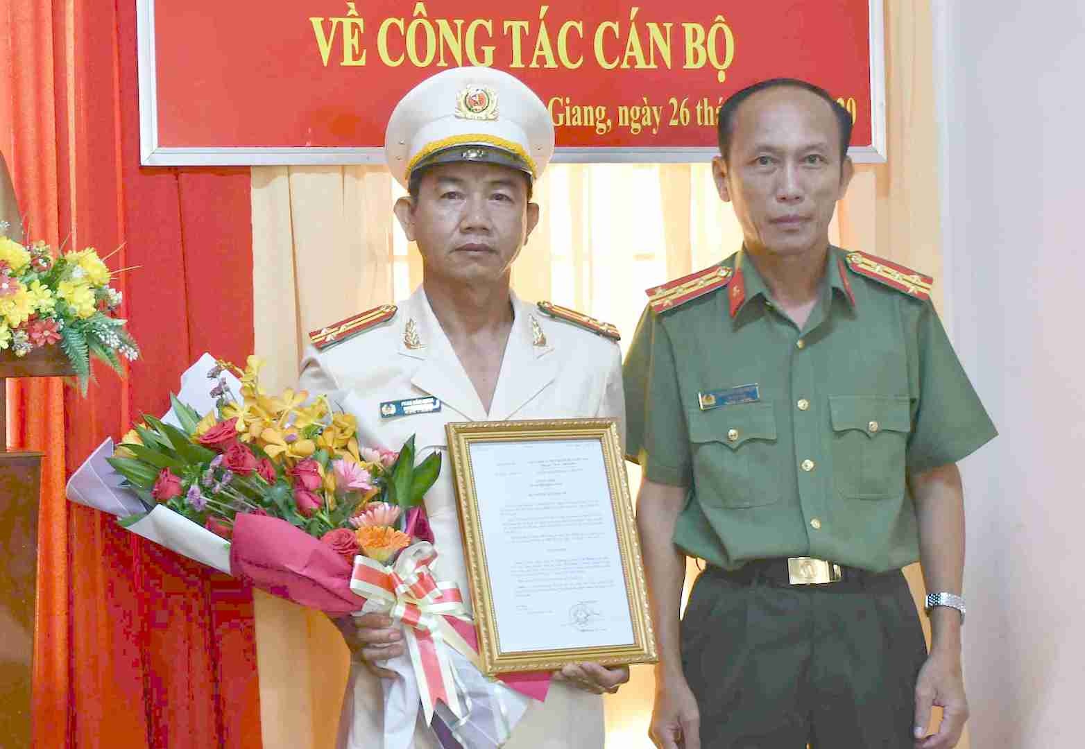 Công an Tiền Giang bổ nhiệm hàng loạt cán bộ ảnh 1 Cong an Tien Giang bo nhiem hang loat can bo anh 1