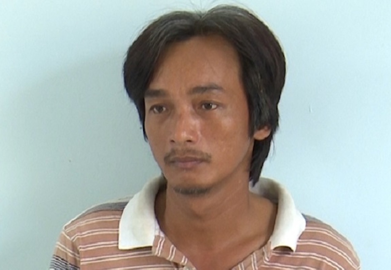 Cuop xe tay ga cua ban khi nan nhan di ve sinh hinh anh