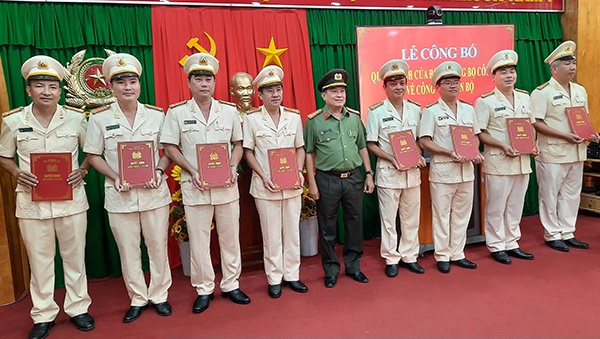 Trung ta Ngo Duc Thang giu chuc vu pho giam doc Cong an tinh Vinh Long anh 2