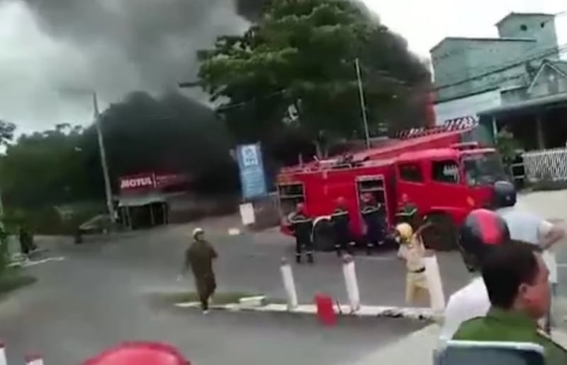 Chay xe bon cho xang, tai xe tu vong hinh anh