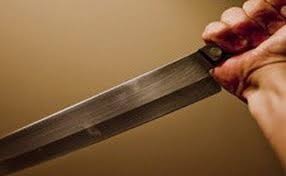 Nguoi dan ong chet tai benh vien voi vet cat o co hinh anh