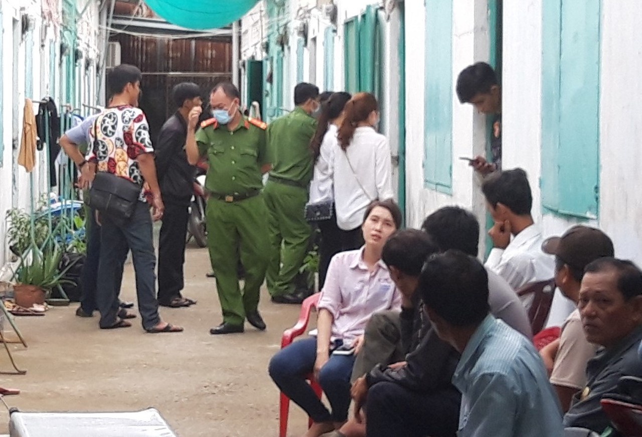 Giet ban gai roi goi dien thoai bao canh sat hinh anh