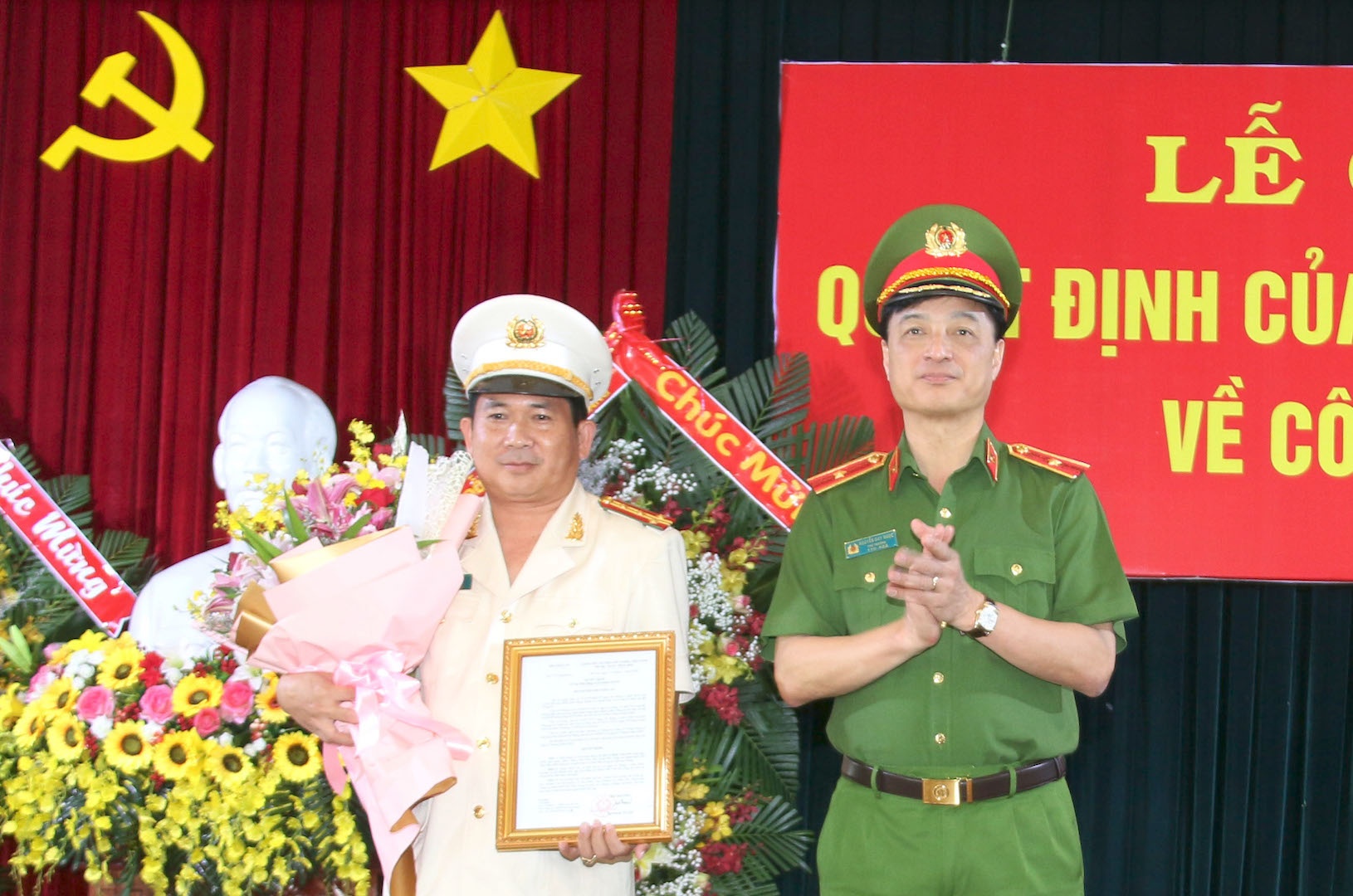 Dai ta Dinh Van Noi giu chuc vu giam doc Cong an An Giang anh 1