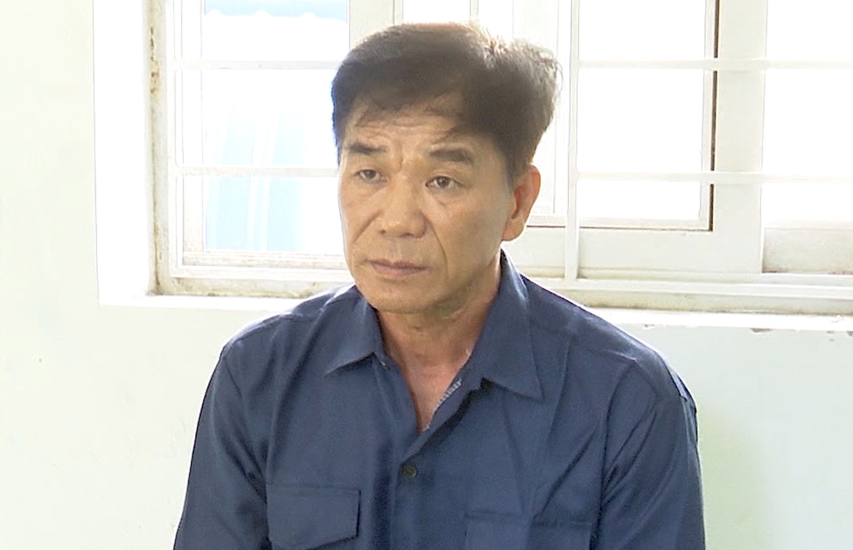 Nguoi dan ong ghen tuong, cam dao chem nhan tinh hinh anh