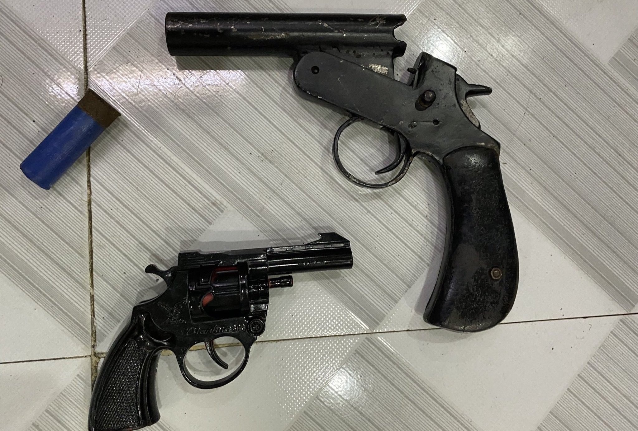 25 thanh niên sử dụng ma túy trong nhà nghỉ karaoke ảnh 2 25 thanh nien su dung ma tuy trong nha nghi karaoke anh 2