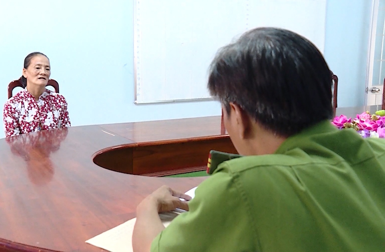 Đến nhà bạn thân cạy tủ trộm vàng ảnh 1 Den nha ban than cay tu trom vang anh 1