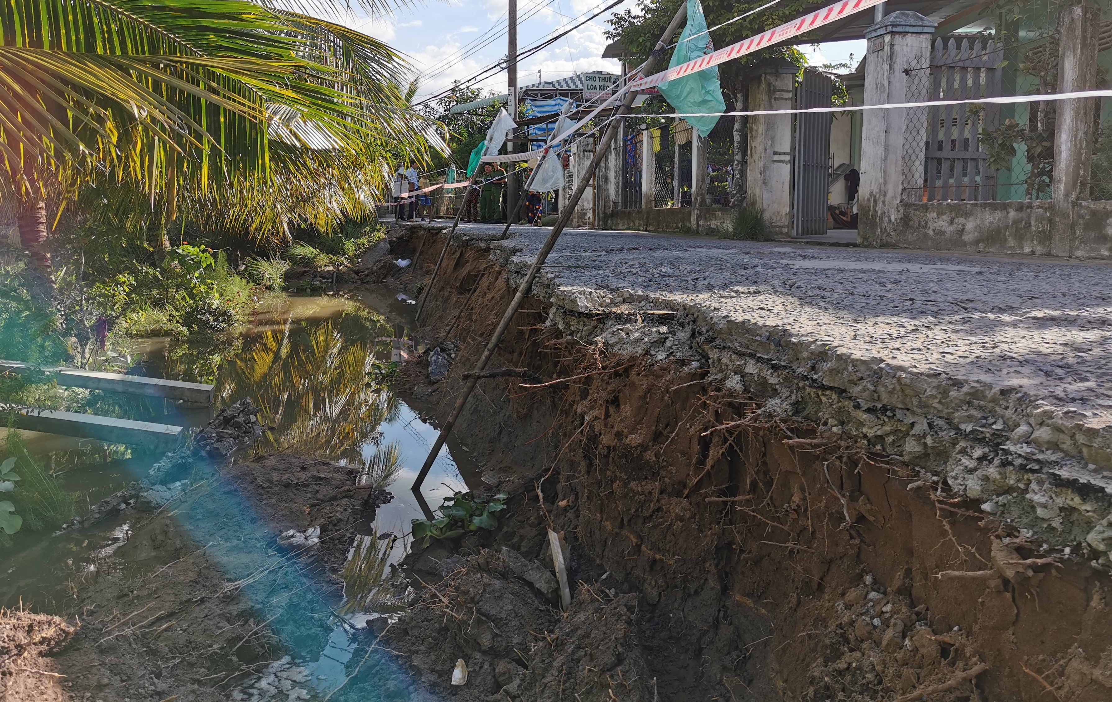 Sat lo bo song lan vao tan tim duong o Can Tho hinh anh