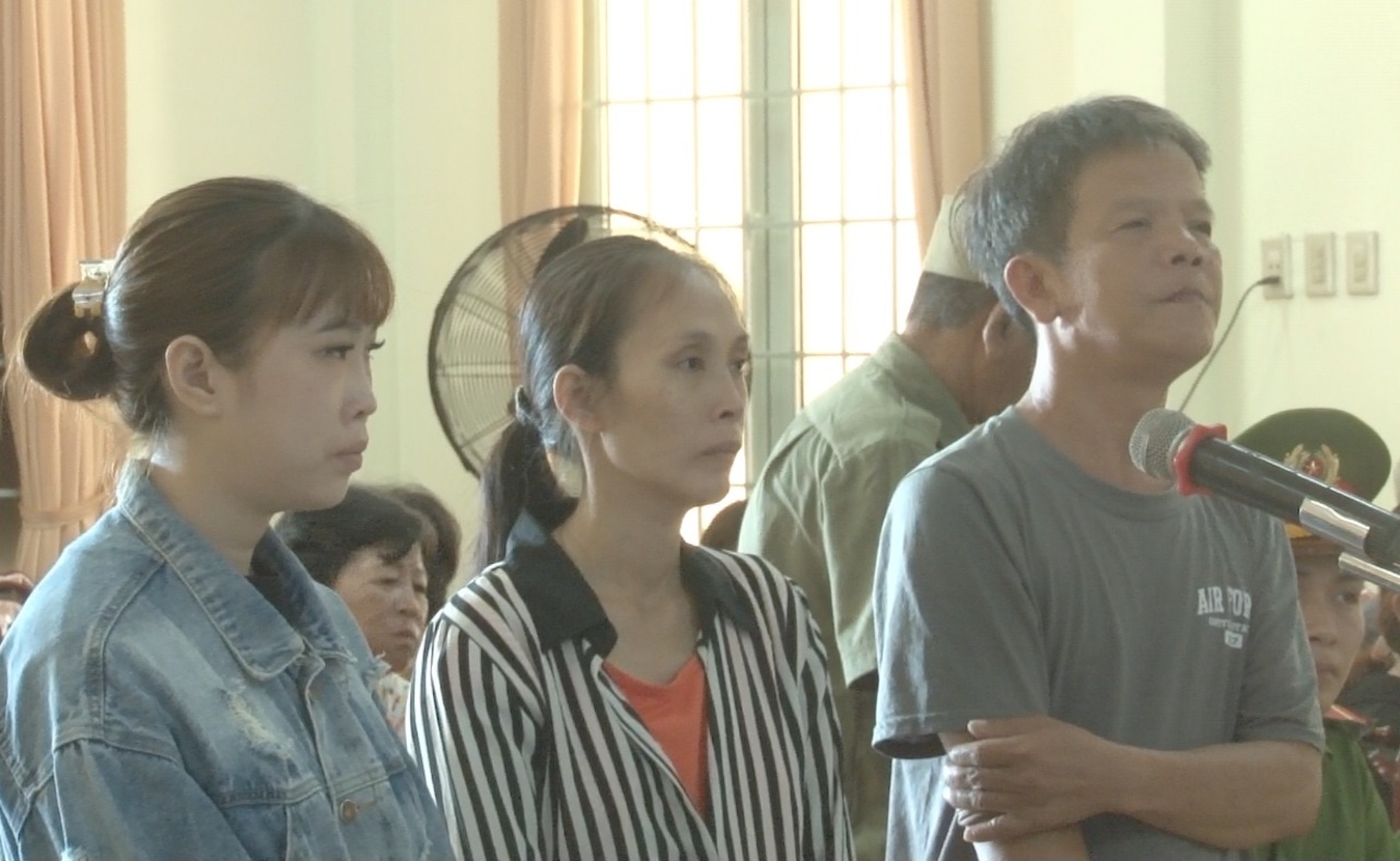 3 chú cháu lãnh án vì cản trở cảnh sát ảnh 1 3 chu chau lanh an vi can tro canh sat anh 1