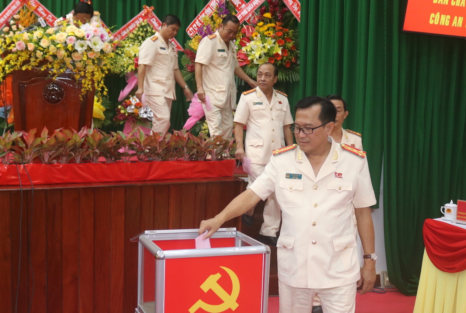 Dai ta Doan Minh Ly dac cu Bi thu Dang bo Cong an tinh Vinh Long anh 1