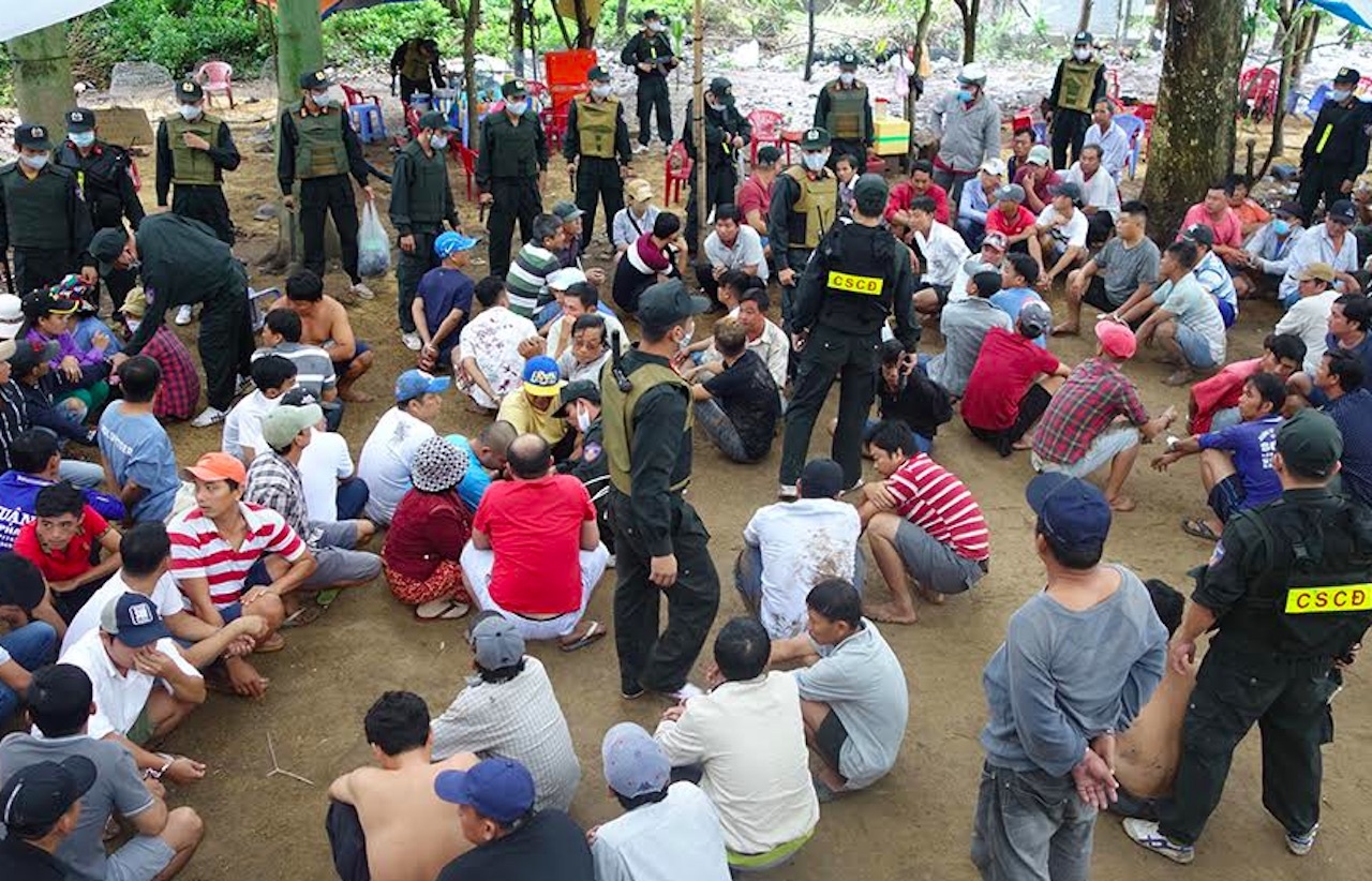 Giam doc Cong an An Giang truc tiep chi dao bat truong ga 150 nguoi hinh anh