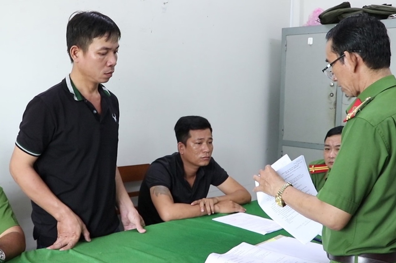 Nhom nguoi chan duong cuop lai tien thua bac hinh anh