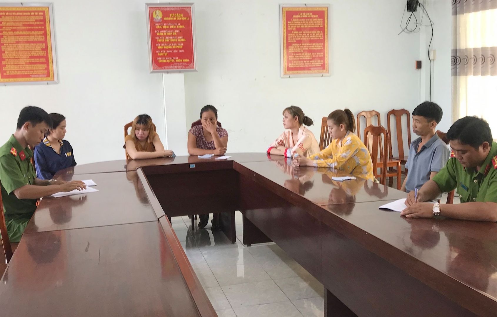 Tạm giữ 6 người bắt cóc cô gái 24 tuổi ảnh 1 Tam giu 6 nguoi bat coc co gai 24 tuoi anh 1