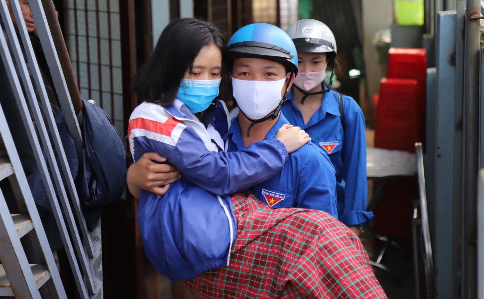 Hai thí sinh bỏ dỡ thi tốt nghiệp vì đau ruột già ảnh 2 Hai thi sinh bo do thi tot nghiep vi dau ruot gia anh 2