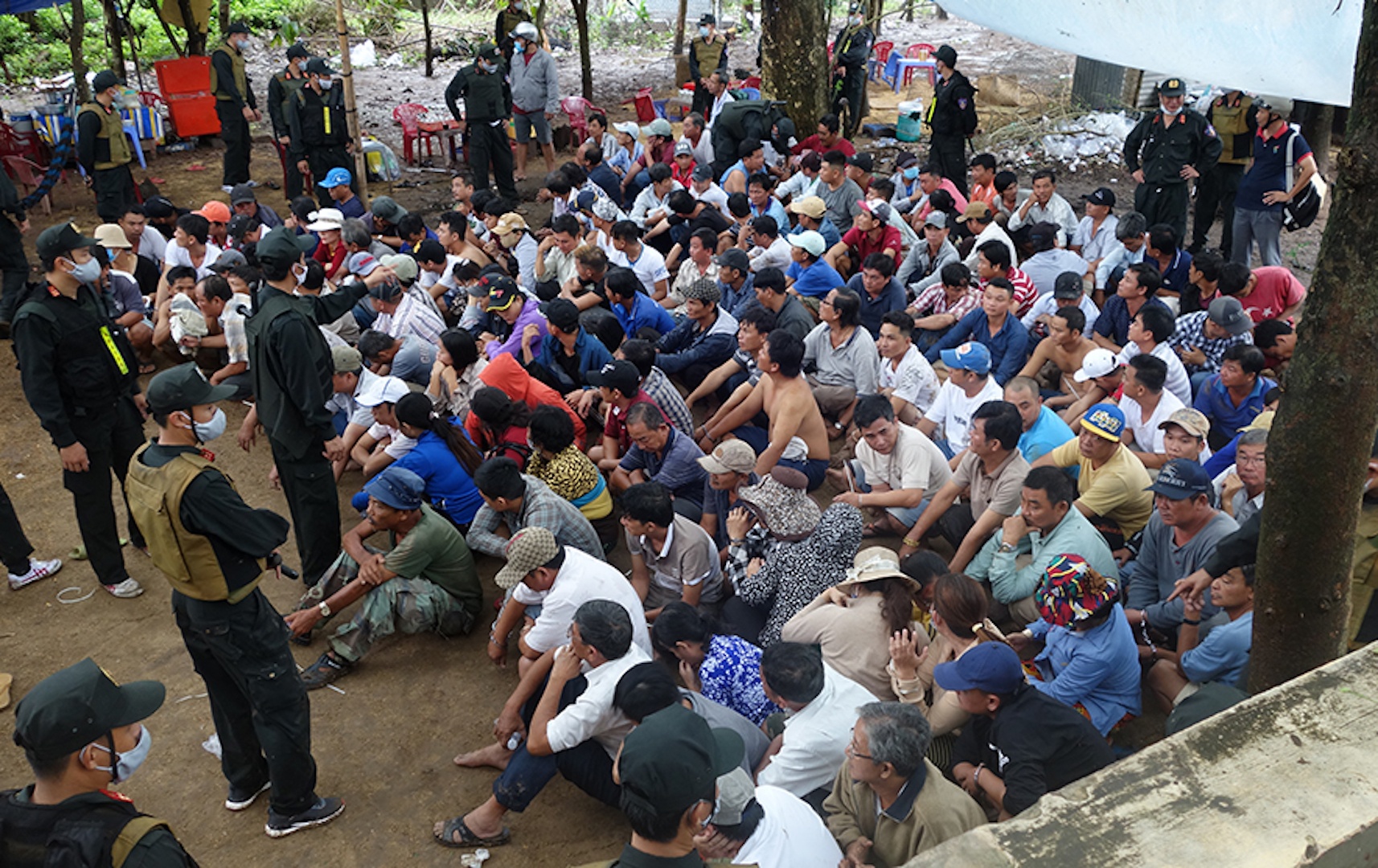 Đại tá công an chỉ đạo triệt phá sới bạc quy mô ở An Giang ảnh 2 Dai ta cong an chi dao triet pha soi bac quy mo o An Giang anh 2