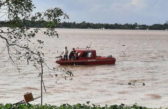 Di cau ca nam thanh nien duoi nuoc tu vong anh 2