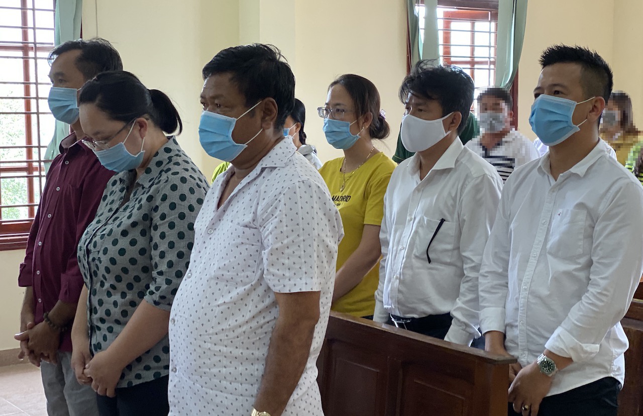 Xét xử nhóm doanh nghiệp đưa hối lộ cho thanh tra giao thông ảnh 1 Xet xu nhom doanh nghiep dua hoi lo cho thanh tra giao thong anh 1