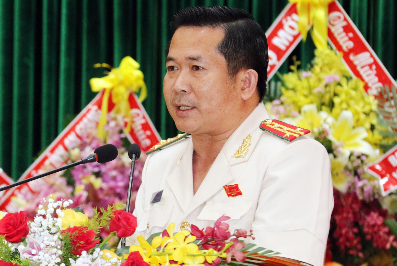 Dai ta Dinh Van Noi dac cu Bi thu Dang uy Cong an An Giang hinh anh