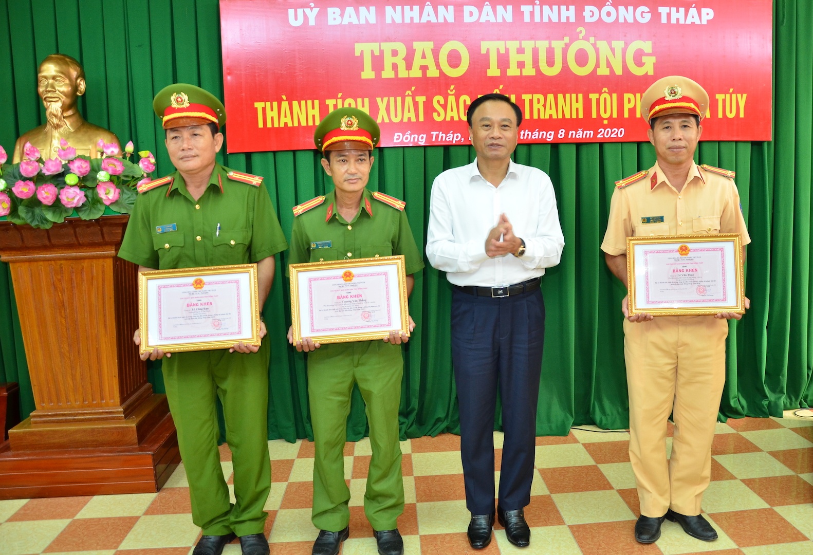 Tai xe van chuyen 45 kg ma tuy anh 2