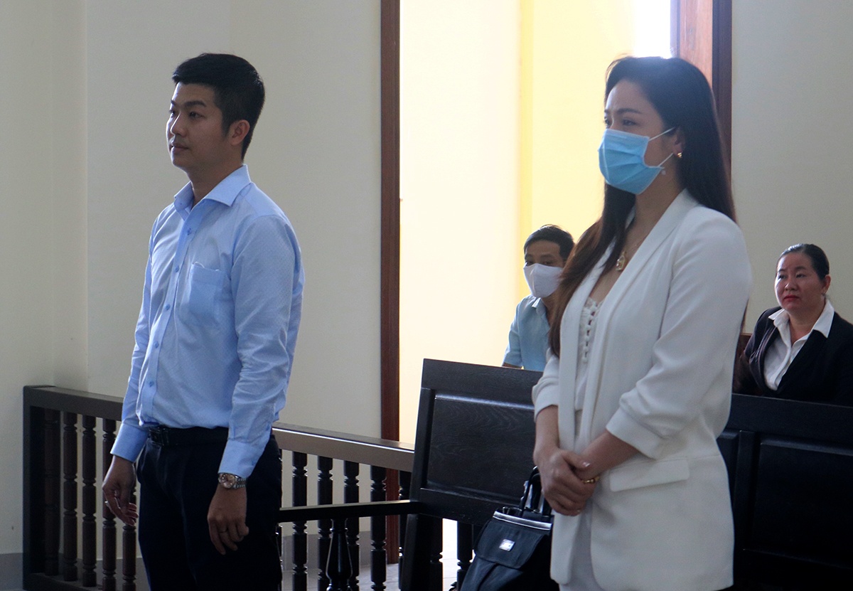 Nhat Kim Anh tiep tuc ra toa gianh quyen nuoi con hinh anh